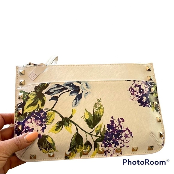 NEW WHITE HOUSE BLACK MARKET WRISTLET BAG - Picture 1 of 9
